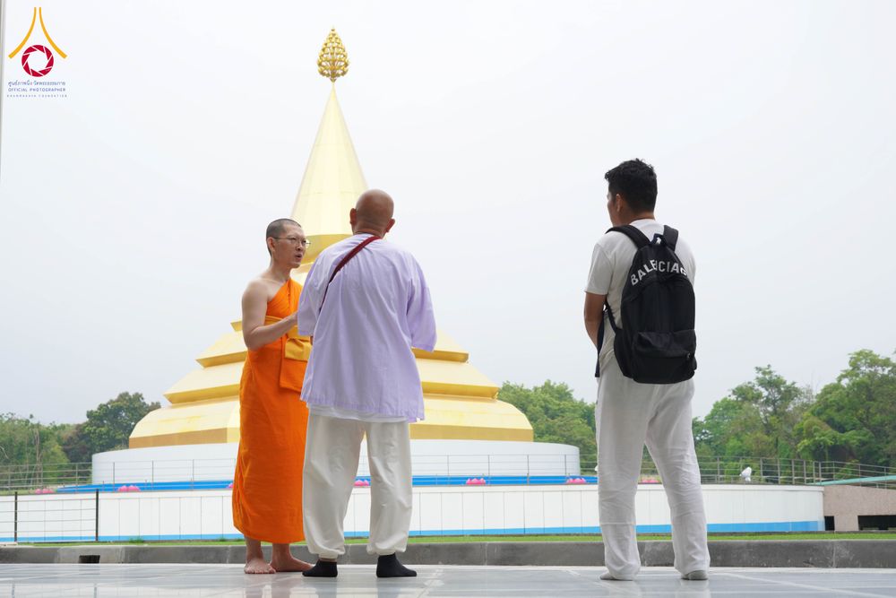ภาพ No.326788:วันที่ 27-30 เมษายน พ.ศ.2569 ต้อนรับชาวต่างชาติจากประเทศมาเลเซีย ฝรั่งเศส เมียนมาร์ และศรีลังกา  เยี่ยมชมวัดพระธรรมกาย