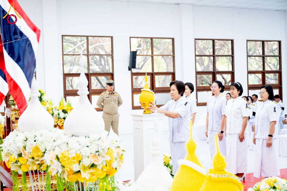 ภาพ No.276037:วันที่ 5 ธันวาคม พ.ศ. 2568 พสกนิกรอำเภอคลองหลวง พร้อมใจบำเพ็ญกุศลอุทิศถวาย “ในหลวงรัชกาลที่ 9” น้อมรำลึกในพระมหากรุณาธิคุณ เนื่องในวันคล้ายวันพระบรมราชสมภพ วันชาติ และวันพ่อแห่งชาติ ณ อาคารปลูกศรัทธา 2 วัดพระธรรมกาย อำเภอคลองหลวง จังหวัดปทุมธานี