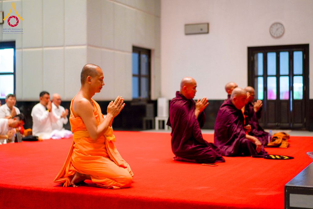 ภาพ No.327702:วันที่ 1-6 พฤษภาคม พ.ศ.2569 ต้อนรับชาวต่างชาติ พระภิกษุ คณะชาวเมียนมาร์  อุบาสิกาชาวอินเดีย เยี่ยมชมวัดพระธรรมกายและสักการะพระมหาธรรมกายเจดีย์