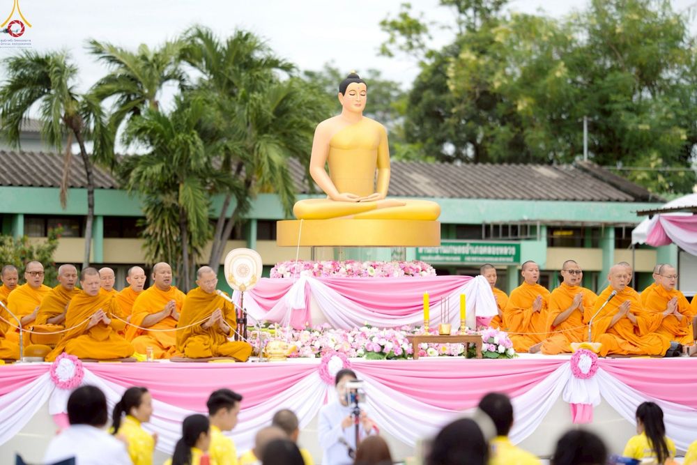 ภาพ No.241908:วันอาทิตย์ที่ 31 สิงหาคม พ.ศ. 2568 พิธีทำบุญแด่คณะสงฆ์ 122 รูป ฉลอง 121 ปี อำเภอคลองหลวง จ.ปทุมธานี เพื่อนำส่งช่วยเหลือคณะสงฆ์ 323 วัด 4 จังหวัดชายแดนภาคใต้ และช่วยเหลือประชาชนจากเหตุปะทะ แนวชายแดนไทย-กัมพูชา ณ บริเวณหน้าที่ว่าการอำเภอคลองหลวง 