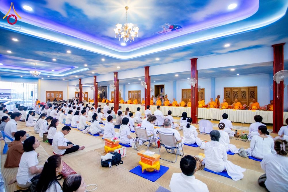 ภาพ No.196380:พิธีถวายภัตตาหารเป็นสังฆทาน แด่พระธรรมยาตรา ณ วัดโบสถ์(บน) ตำบลบางคูเวียง อำเภอบางกรวย จังหวัดนนทบุรี ในโครงการธรรมยาตรา กตัญญูบูชา มหาปูชนียาจารย์ พระมงคลเทพมุนี(สด จนฺทสโร) พระผู้ปราบมาร อนุสรณ์สถาน 7 แห่ง ปีที่ 13 วันที่ 17 มกราคม พ.ศ. 2568