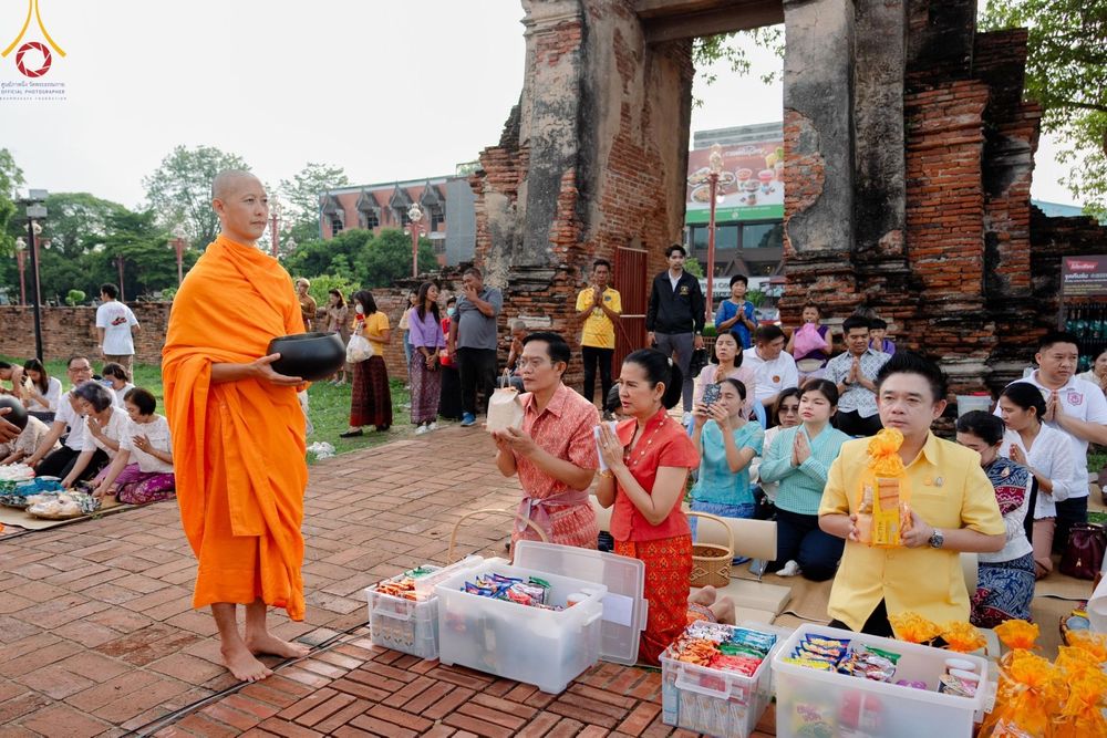 ภาพ No.138548:พิธีตักบาตร วัดราชบูรณะ จ.พระนครศรีอยุธยา วันที่ 25 พฤษภาคม พ.ศ.2567