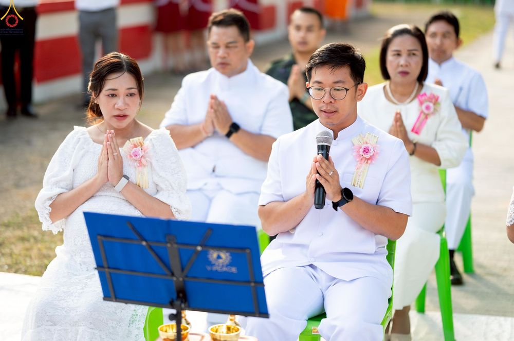 ภาพ No.234403:วันพฤหัสบดีที่ 24 กรกฎาคม พ.ศ. 2568 พิธีถวายสังฆทานแก่คณะสงฆ์ 323 วัด , พิธีมอบกองทุนหนุนแรงใจช่วยครูใต้ , พิธีทำบุญส่วนกุศลแด่ผู้วายชนม์ ในเหตุการณ์ความไม่สงบ 4 จังหวัด ชายแดนภาคใต้ (ปัตตานี , ยะลา , นราธิวาส , สงขลา) ปีที่ 21 ครั้งที่ 179 ณ วัดเวฬุวัน 
