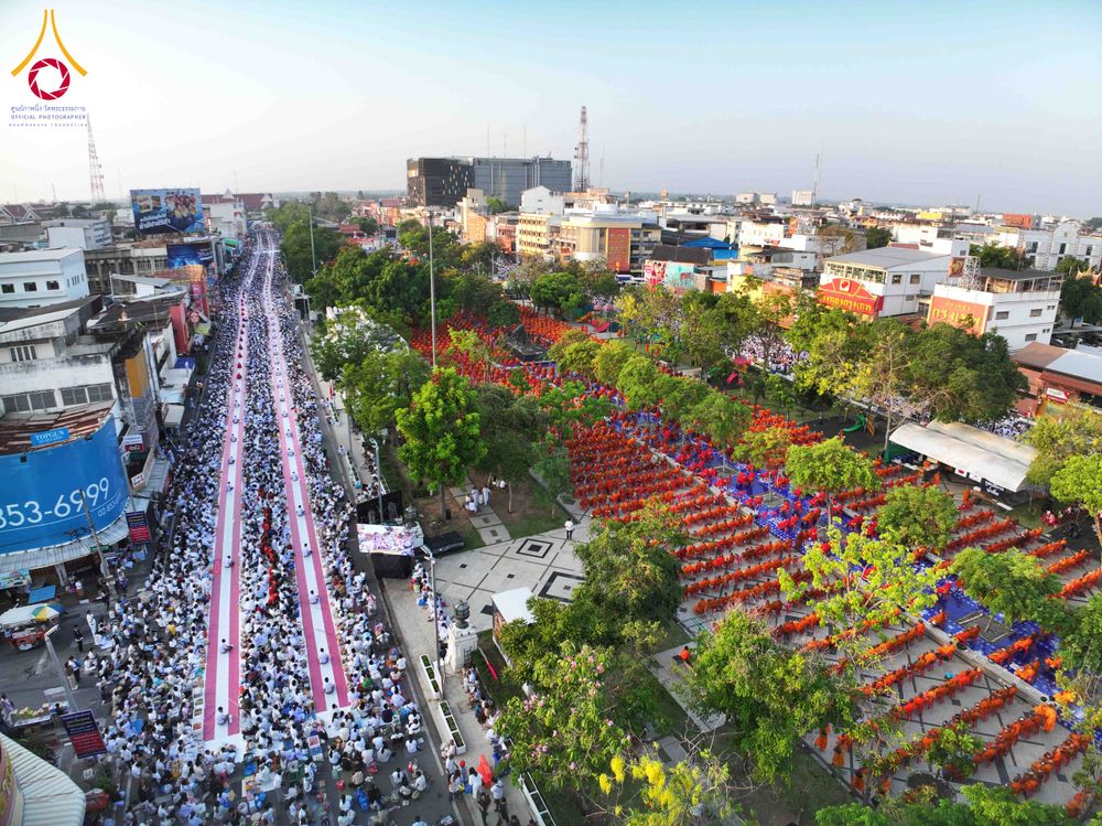 ภาพ No.312575:วันอาทิตย์ที่ 8 มีนาคม พ.ศ.2569 ทำบุญเมืองนครราชสีมา 558 ปี ตักบาตรพระ 10,000 รูป