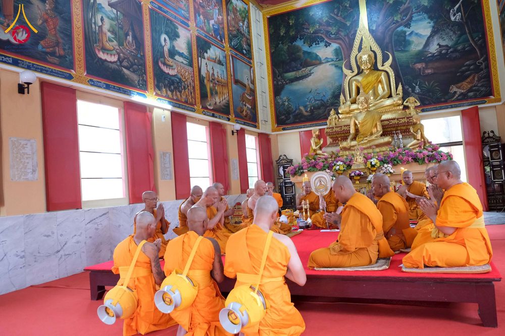 ภาพ No.277951:พิธีตัดปอยผมและปลงผมนาคธรรมทายาท พิธีขอขมาผู้ปกครอง ณ ศูนย์อบรมเยาวชนนครปฐม จ.นครปฐม และพิธีมอบบาตร ผ้าไตร นาคธรรมทายาท พิธีบรรพชา อุปสมบทหมู่ ณ วัดลาดหญ้าไทร จ.นครปฐม