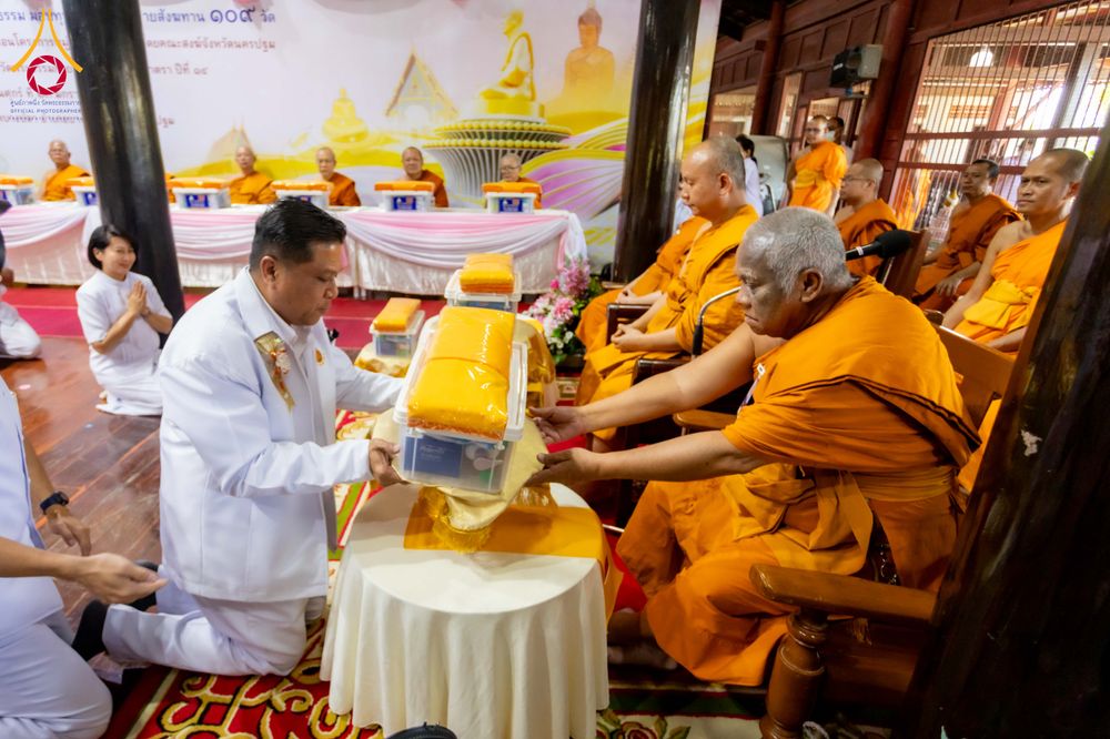 ภาพ No.303395:วันที่ 23 มกราคม พ.ศ. 2569 พิธีเจริญพุทธมนต์ปฏิบัติธรรม มอบทุนการศึกษา  ถวายสังฆทาน 109 วัด เพื่อถวายเป็นพุทธบูชา เพื่อขับเคลื่อนโครงการหมู่บ้านรักษาศีล 5 โดยคณะสงฆ์จังหวัดนครปฐม คณะศิษยานุศิษย์วัดพระธรรมกาย โครงการธรรมยาตรา ปีที่ 14 ณ วัดบางปลา อำเภอบาง