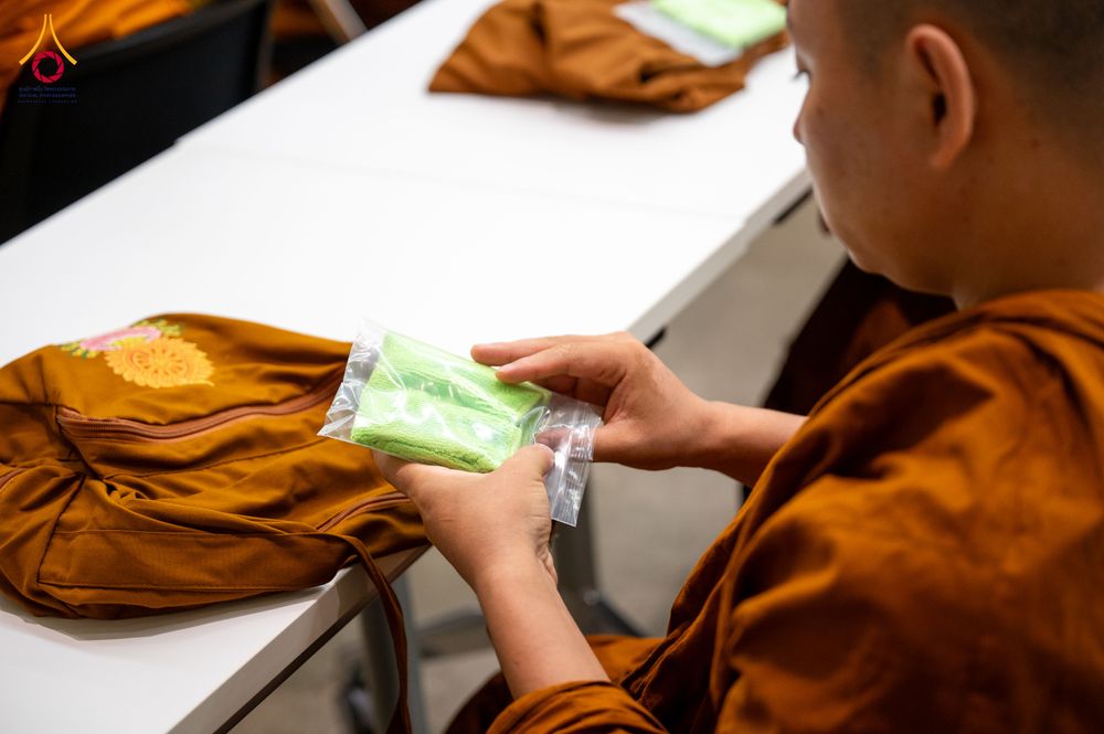 ภาพ No.323349:หลวงพ่อทัตตชีโว รองเจ้าอาวาสวัดพระธรรมกาย ถวายการต้อนรับปฏิสันถารคณะสงฆ์จากประเทศศรีลังกา