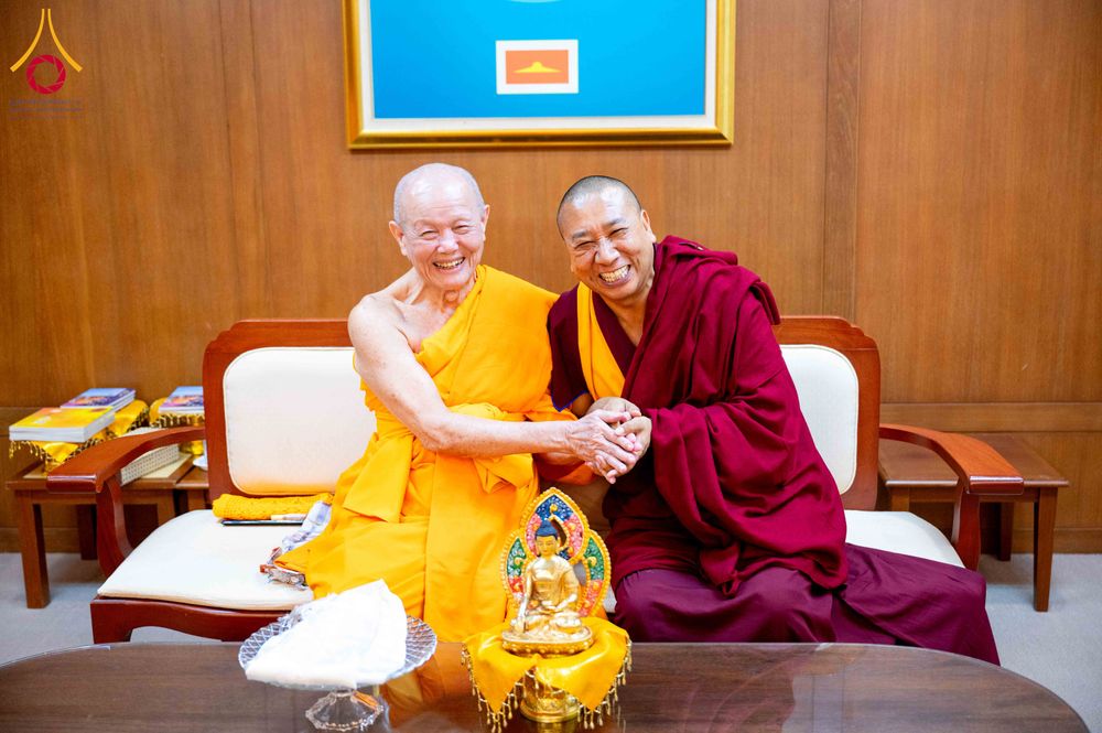 ภาพ No.317556:วันอังคารที่ 24 มีนาคม พ.ศ.2569  หลวงพ่อทัตตชีโว รองเจ้าอาวาส วัดพระธรรมกาย ต้อนรับปฏิสันถารคณะลามะจากทิเบต