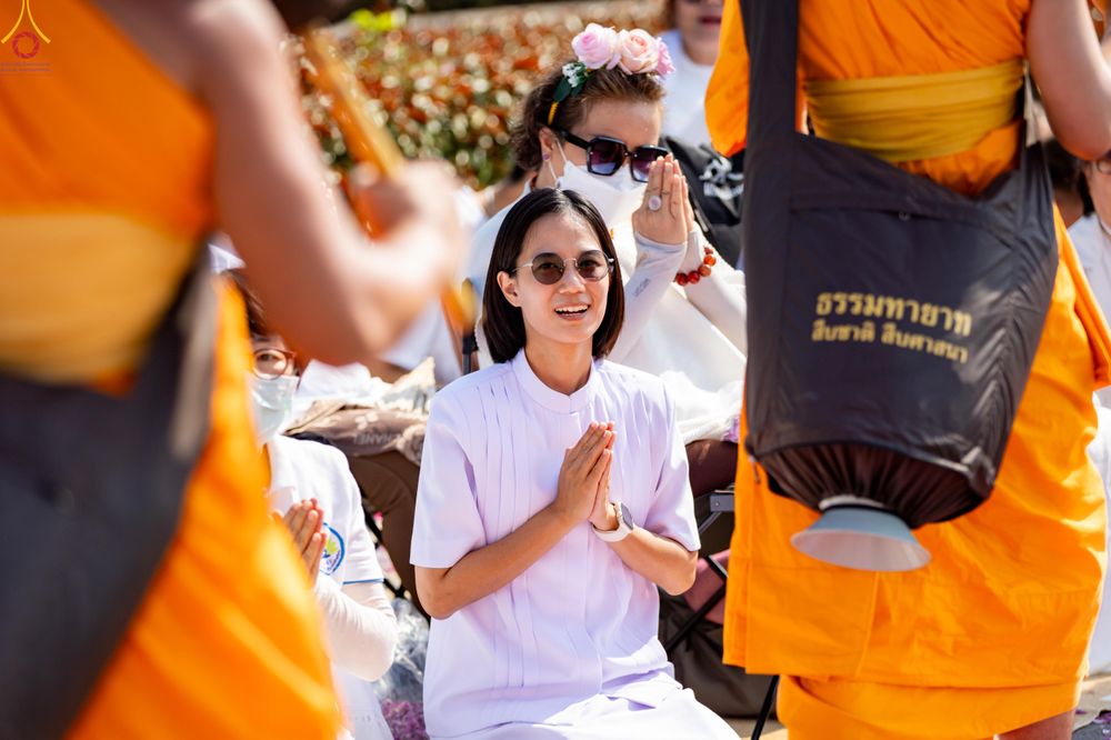ภาพ No.304789:วันที่ 25 มกราคม พ.ศ. 2569 พิธีต้อนรับพระธรรมยาตรา (ภาพชุดที่ 2) รร.สามัคคีราษฏร์บำรุง-วัดพระธรรมกาย ในโครงการธรรมยาตรา กตัญญูบูชา มหาปูชนียาจารย์ พระมงคลเทพมุนี(สด จนฺทสโร) พระผู้ปราบมาร อนุสรณ์สถาน 7 แห่ง ปีที่ 14