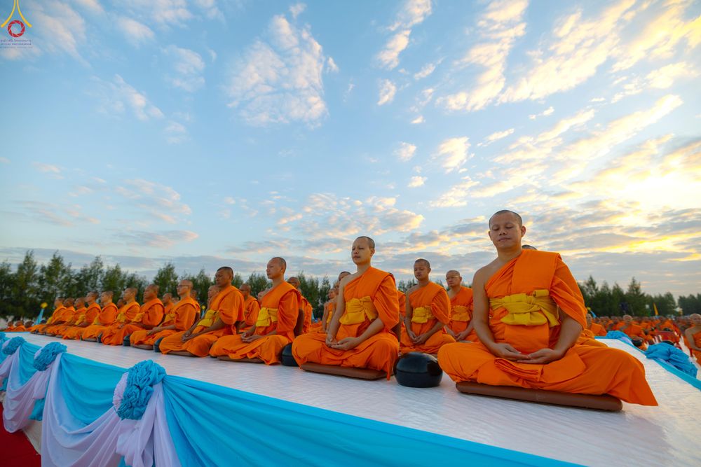 ภาพ No.302417:วันที่ 24 มกราคม พ.ศ. 2569 พิธีตักบาตรพระธรรมยาตรา ณ อนุสรณ์สถานลำดับที่ 5 สถานที่เผยแผ่วิชชาธรรมกายครั้งแรก อนุสรณ์สถานบางปลา วัดบางปลา อำเภอบางเลน จังหวัดนครปฐม ในโครงการธรรมยาตรา กตัญญูบูชา มหาปูชนียาจารย์ พระมงคลเทพมุนี(สด จนฺทสโร) พระผู้ปราบมาร อนุส