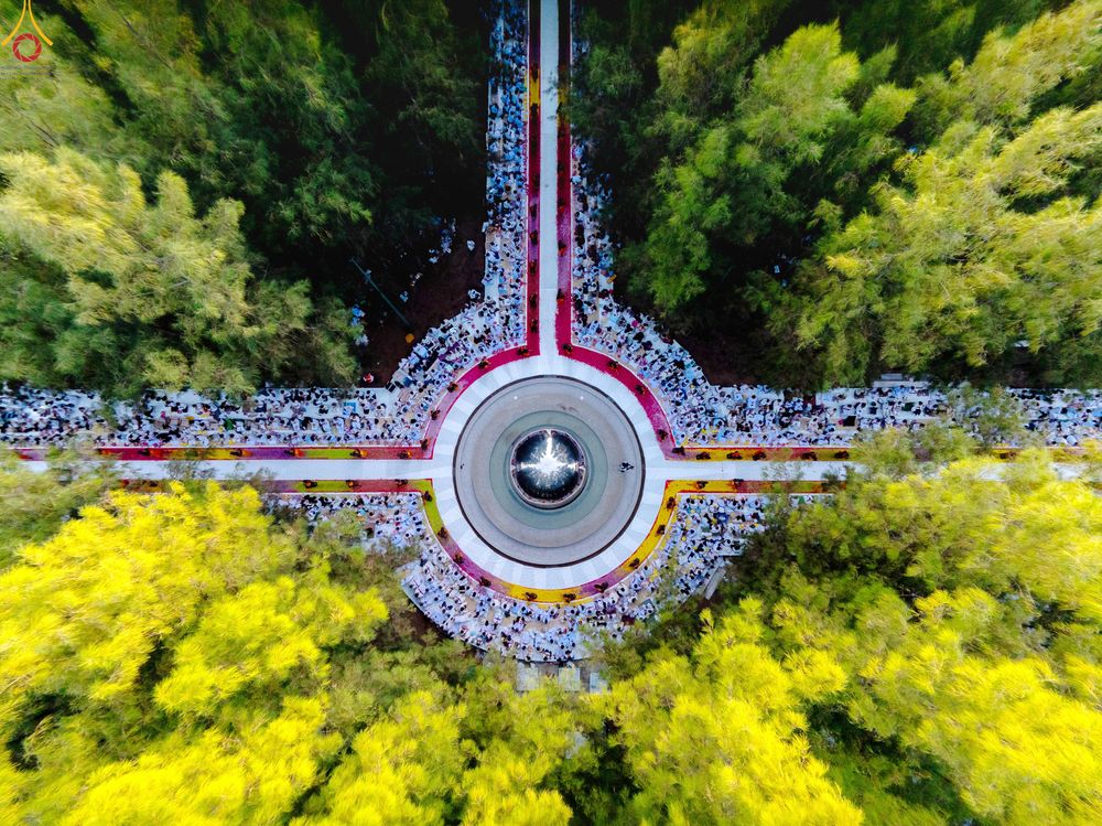 ภาพ No.287878:วันที่ 3 มกราคม พ.ศ. 2569 พิธีต้อนรับพระธรรมยาตรา ครั้งที่ 2 (ภาพชุดที่ 2) ในโครงการธรรมยาตรา กตัญญูบูชา มหาปูชนียาจารย์ พระมงคลเทพมุนี(สด จนฺทสโร) พระผู้ปราบมาร อนุสรณ์สถาน 7 แห่ง ปีที่ 14 ณ อนุสรณ์สถานมหาวิหารพระมงคลเทพมุนี (โลตัสแลนด์) อ.สองพี่น้อง จ.