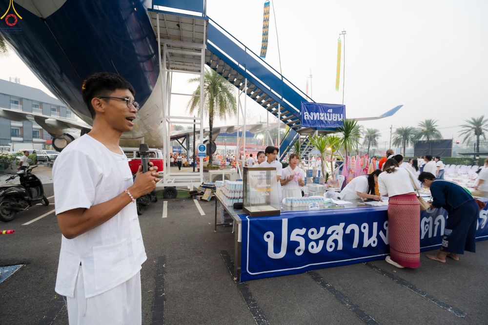 ภาพ No.321006:วันอาทิตย์ที่ ๑๒ เมษายน พ.ศ ๒๕๖๙ พิธีตักบาตรปี๋ใหม่เมืองพระภิกษุสงฆ์ ๓๓๙ รูป  อุทิศถวายพระราชกุศลสมเด็จพระนางสิริกิติ์  พระบรมราชินีนาถ พระบรมราชชนนีพันปีหลวง และฉลองเมืองแม่แตงครบรอบ ๑๑๙ ปี ณ ลานโรงแรมแอร์ไดมอนด์ อำเภอแม่แตง จังหวัดเชียงใหม่