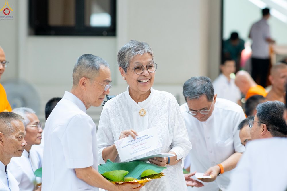 ภาพ No.330121:วันที่ 30 พฤษภาคม พ.ศ.2569 พิธีตัดปอยผมและปลงผม อุบาสกอุปสมบทอุทิศชีวิต 11 ท่าน ณ โบสถ์พระไตรปิฎก วัดพระธรรมกาย จังหวัดปทุมธานี