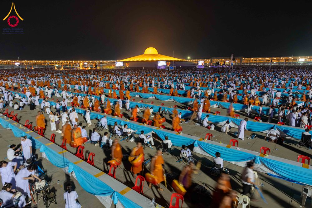 ภาพ No.324477:วันที่ 22 เมษายน พ.ศ.2569 (วันคุ้มครองโลก) บรรยากาศพระสังฆาธิการและสาธุชน การเดินทางกลับ งานถวายมหาสังฆทาน 40,000 กว่าวัดทั่วประเทศ วัดพระธรรมกาย