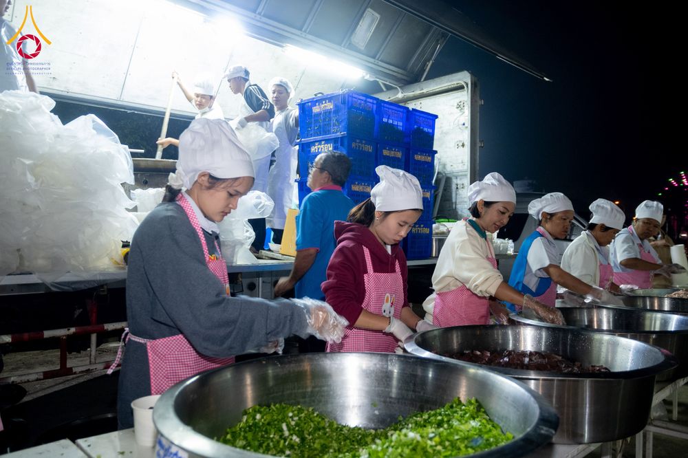 ภาพ No.293671:วันที่ 14 มกราคม พ.ศ. 2569  พิธีถวายภัตตาหารเป็นสังฆทาน แด่พระธรรมยาตรา  ณ วัดสองพี่น้อง ต.ต้นตาล อ.สองพี่น้อง จ.สุพรรณบุรี  ในโครงการธรรมยาตรา กตัญญูบูชา มหาปูชนียาจารย์  พระมงคลเทพมุนี(สด จนฺทสโร) พระผู้ปราบมาร  อนุสรณ์สถาน 7 แห่ง ปีที่ 14