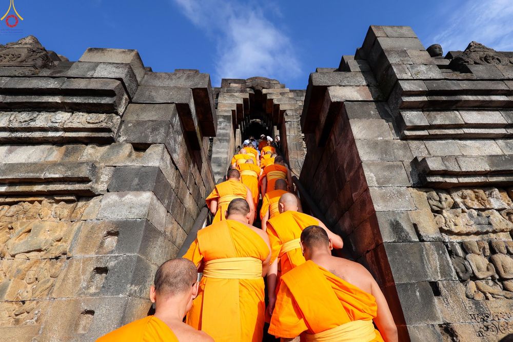 ภาพ No.330029:วันที่ 27-29 พฤษภาคม พ.ศ.2569 MBMI Tangerang (Majelis Agama Buddha Mahanikaya) ได้มีการเตรียมงานเพื่อจัดงานวิสาขบูชานานาชาติ  ชึ่งในงานจะมีการจุดประทีปโคมลาน โคมลอย กว่า 20,000 ดวง  เพื่อน้อมถวายเป็นพุทธบูชา และเพื่อเป็นการกระชับสัมพันธมิตรภาพ
