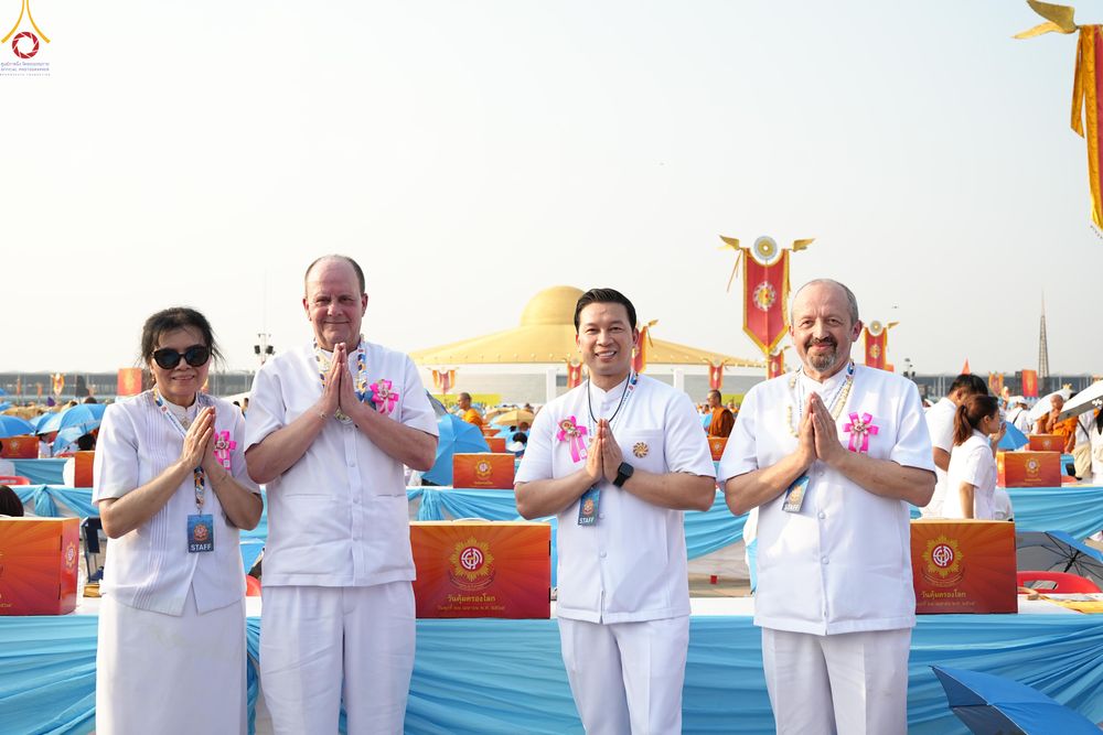 ภาพ No.324599:วันที่ 22 เมษายน พ.ศ.2569 (วันคุ้มครองโลก) บรรยากาศสาธุชน ในงานถวายมหาสังฆทาน 40,000 กว่าวัดทั่วประเทศ ณ ลานธรรม วัดพระธรรมกาย