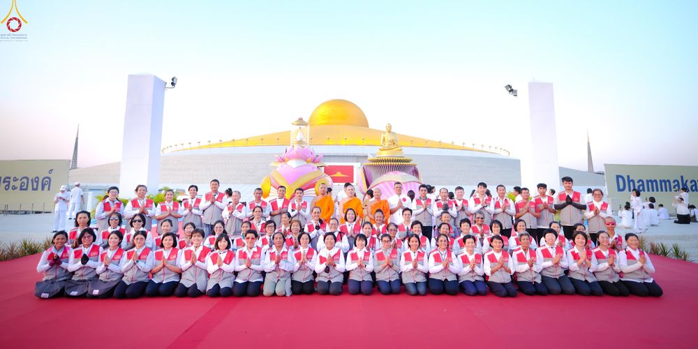 ภาพ No.306518:ภาพเบื้องหลังอาสาสมัครรวมใจ ชุดที่ 5 ในโครงการธรรมยาตรา กตัญญูบูชา มหาปูชนียาจารย์ พระมงคลเทพมุนี(สด จนฺทสโร) พระผู้ปราบมาร อนุสรณ์สถาน 7 แห่ง ปีที่ 14