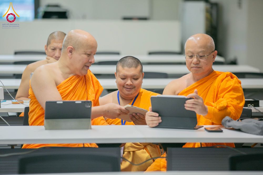 ภาพ No.285088:วันศุกร์ที่12 ธันวาคม พ.ศ.2568  อบรม AI ให้พระเจ้าอาวาสต่างประเทศ โดย แผนกบัณฑิตศึกษา กองวิชาการ ศูนย์พุทธศาสตร์ศึกษา DCI สำนักการศึกษา วัดพระธรรมกาย