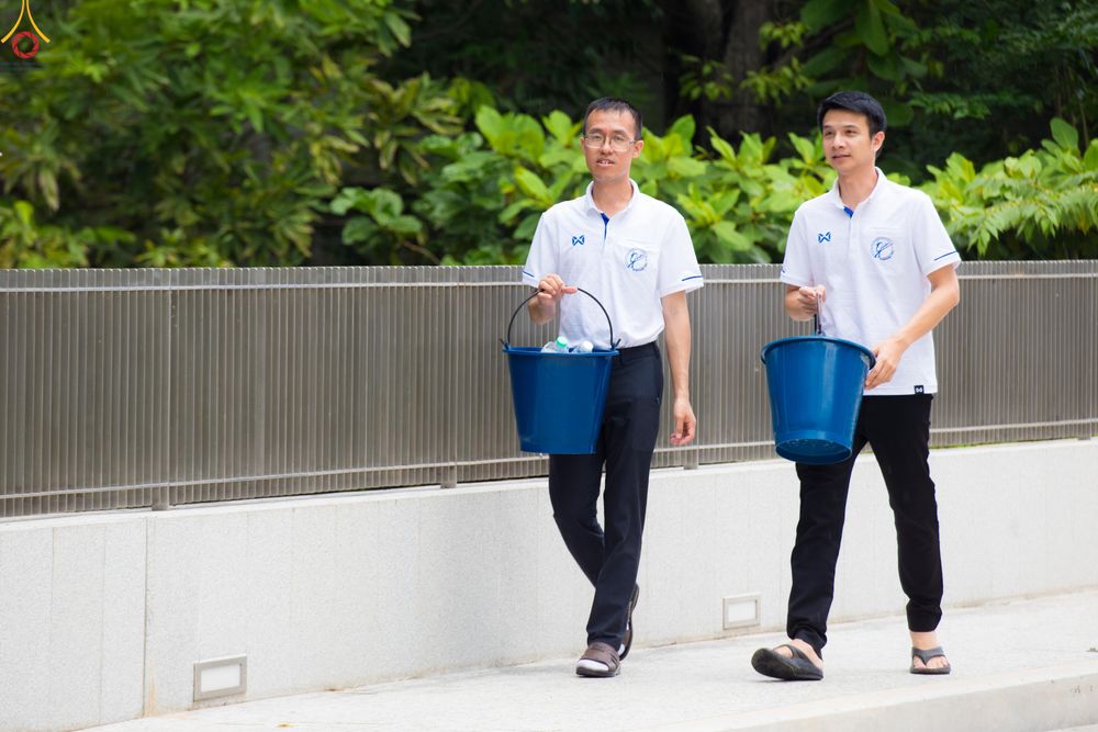 ภาพ No.330476:วันที่ 30 พฤษภาคม พ.ศ.2569 พิธีตัดปอยผมและปลงผม อุบาสกอุปสมบทอุทิศชีวิต 11 ท่าน (ภาพชุดที่ 2) ณ โบสถ์พระไตรปิฎก วัดพระธรรมกาย จังหวัดปทุมธานี