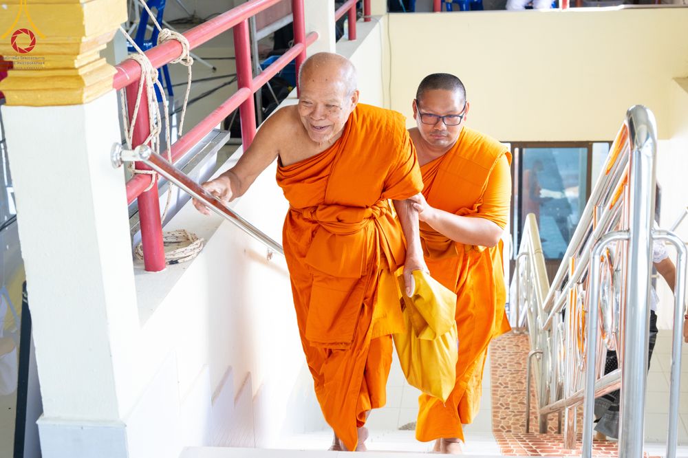 ภาพ No.311080:วันพฤหัสบดีที่ 26 กุมภาพันธ์ พ.ศ. 2569 พิธีถวายสังฆทานแด่คณะสงฆ์ 323 วัด ปีที่ 22 ครั้งที่ 182 พิธีมอบกองทุนหนุนแรงใจช่วยครูใต้ ปีที่ 19 ครั้งที่ 145 และพิธีทำบุญอุทิศส่วนกุศลให้ผู้วายชนม์