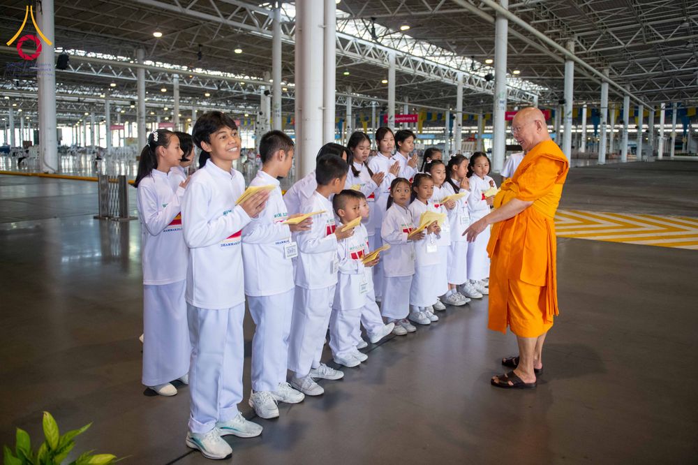 ภาพ No.321573:วันอาทิตย์ที่ 12 เมษายน พ.ศ.2569 กิจกรรมงานบุญวันอาทิตย์ สาธุชนปฏิบัติธรรมร่วมกัน ณ ห้องแก้วสารพัด 1 วัดพระธรรมกาย ปทุมธานี