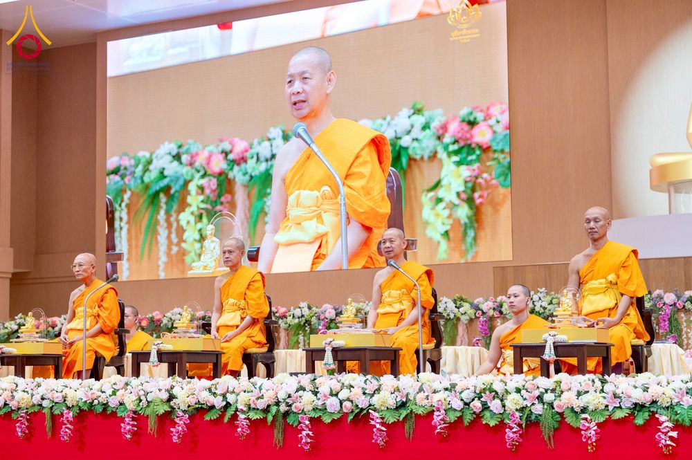 ภาพ No.272978:วันอาทิตย์ที่ 23 พฤศจิกายน พ.ศ.2568 พิธีมุทิตาสักการะ พระมหาเถระและพระเถระ ประจำปีพุทธศักราช 2568 ณ ห้องแก้วสารพัดนึก 2 สภาธรรมกายสากล  วัดพระธรรมกาย