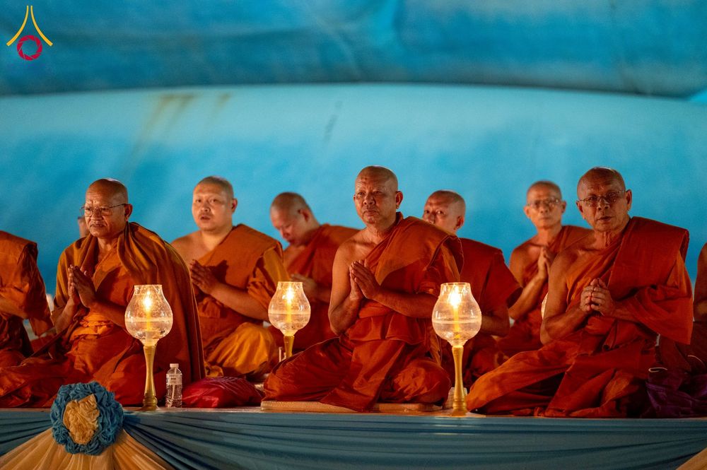 ภาพ No.266208:วันพุธที่ 5 พฤศจิกายน พ.ศ. 2568 (วันพระ ขึ้น 15 ค่ำ เดือน 12) พิธีจุดประทีปโคมลาน, โคมลอย และลอยกระทง ถวายประทีปเป็นพุทธบูชา สร้างความสว่างไสวให้กับแผ่นดินด้วยแสงธรรม ณ พุทธอุทยานนานาชาติ จังหวัดหนองคาย