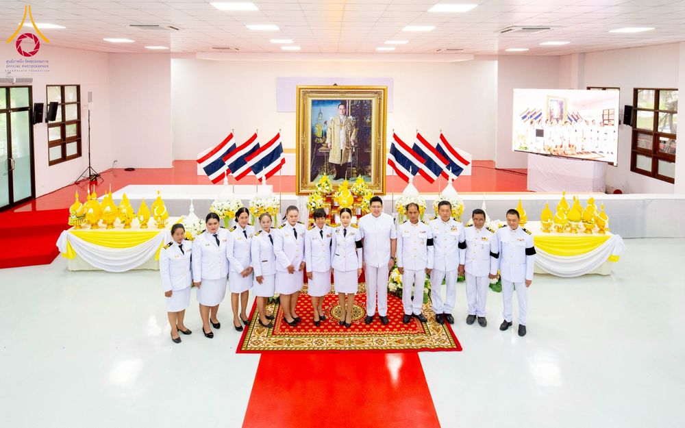 ภาพ No.276121:วันที่ 5 ธันวาคม พ.ศ. 2568 พสกนิกรอำเภอคลองหลวง พร้อมใจบำเพ็ญกุศลอุทิศถวาย “ในหลวงรัชกาลที่ 9” น้อมรำลึกในพระมหากรุณาธิคุณ เนื่องในวันคล้ายวันพระบรมราชสมภพ วันชาติ และวันพ่อแห่งชาติ ณ อาคารปลูกศรัทธา 2 วัดพระธรรมกาย อำเภอคลองหลวง จังหวัดปทุมธานี