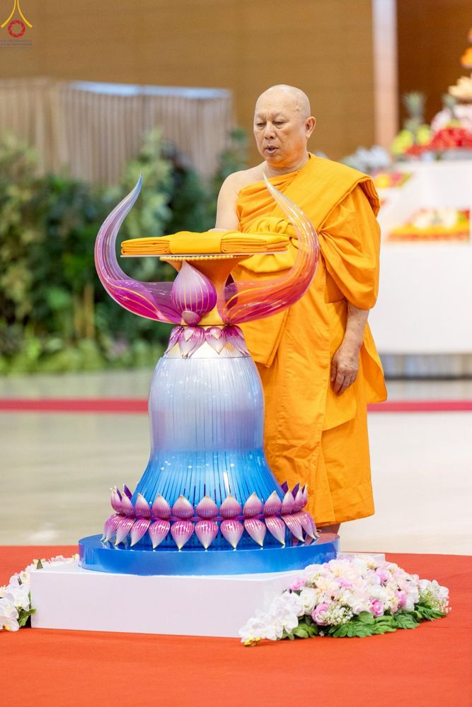 ภาพ No.277588:วันอาทิตย์ต้นเดือนที่ 7 ธันวาคม พ.ศ.2568 พิธีทอดผ้าป่าต้นสมบัติจักรพรรดิ ณ สภาธรรมกายสากล วัดพระธรรมกาย