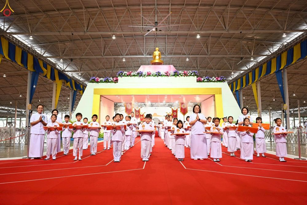 ภาพ No.251665:วันที่ 10 ตุลาคม พ.ศ. 2568 พิธีทอดผ้าป่าสมทบกฐินวัดพระธรรมกาย และสมทบกฐิน 30,000 กว่าวัดทั่วประเทศ ครั้งที่ 3 ณ สภาธรรมกายสากล วัดพระธรรมกาย