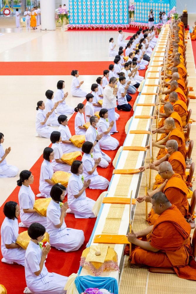 ภาพ No.233875:วันเสาร์ที่ 19 กรกฎาคม พ.ศ.2568 วันมหารำลึก ครั้งที่ 35 พิธีรำลึกถึงนักสร้างบารมี , พิธีสวดพระพุทธมนต์ , พิธีทอดผ้าบังสกุลและถวายไทยธรรม วัดพระธรรมกาย
