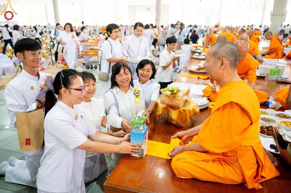 ภาพ No.153072:พิธีถวายภัตตาหารเมนูสวรรค์ ในพรรษาแห่งการเข้าถึงธรรม วันอังคารที่ 10 กันยายน พ.ศ. 2567 ครบรอบ 24 ปี วันละสังขาร คุณยายอาจารย์มหารัตนอุบาสิกาจันทร์ ขนนกยูง ณ หอฉันคุณยายอาจารย์ฯ วัดพระธรรมกาย