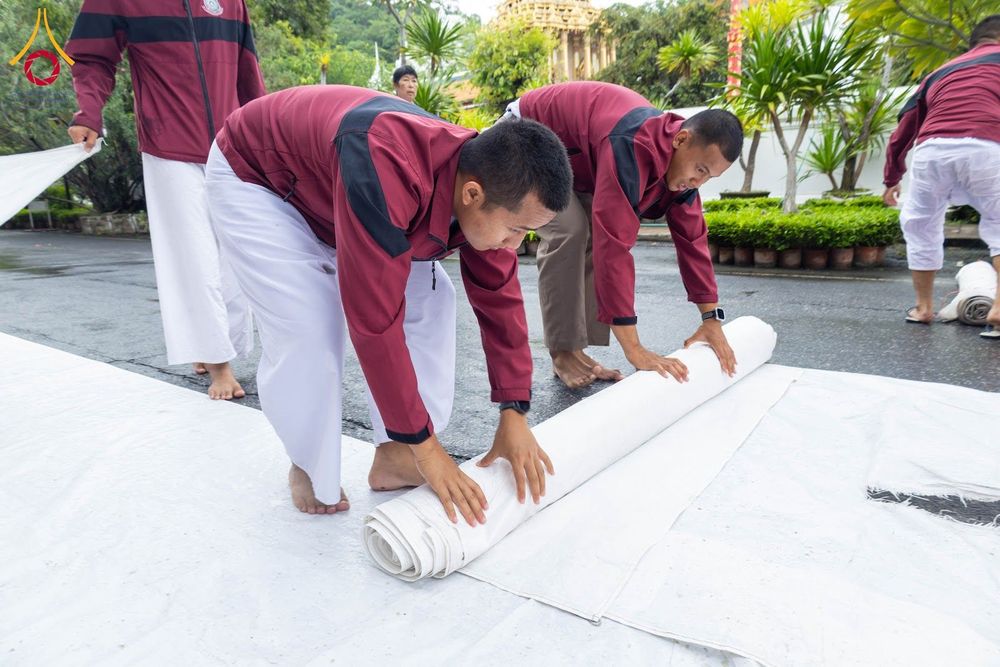 ภาพ No.351534:วันที่ 22 กันยายน พ.ศ. 2569  พิธีตักบาตรสามเณรธรรมทายาท โครงการบรรพชาพัฒนาคุณธรรม จริยธรรม  สำหรับนักเรียนนายสิบตำรวจ (นสต.) รุ่นที่ 16 ศูนย์ฝึกอบรมตำรวจภูธรภาค 1  ณ วัดพระพุทธบาทราชวรมหาวิหาร