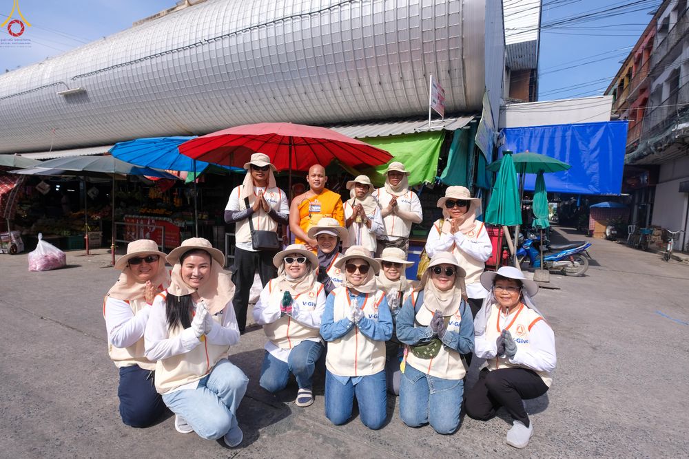 ภาพ No.296241:ภาพเบื้องหลังอาสาสมัครรวมใจ ชุดที่ 2 ในโครงการธรรมยาตรา กตัญญูบูชา มหาปูชนียาจารย์ พระมงคลเทพมุนี(สด จนฺทสโร) พระผู้ปราบมาร อนุสรณ์สถาน 7 แห่ง ปีที่ 14