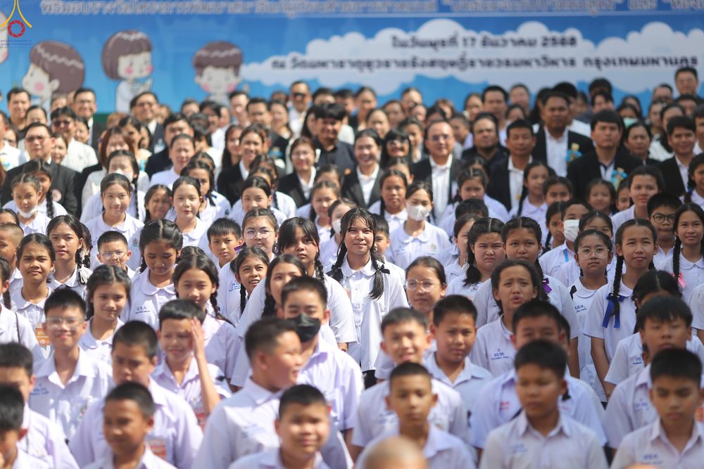 ภาพ No.289074:วันพุธที่ 17 ธันวาคม พ.ศ.2568 กิจกรรมเยาวชนไทยรวมใจทำความดี "เด็กดีมหานคร ต้นแบบด้านศีลธรรม" แข่งขันสอบตอบปัญหาศีลธรรมในพระพุทธศาสนา ครั้งที่ 7 และวันรวมพลังเด็กดี V-Star ประจำปี 2568 ณ วัดมหาธาตุยุวราชรังสฤษฎิ์ราชวรมหาวิหาร กรุงเทพมหานคร