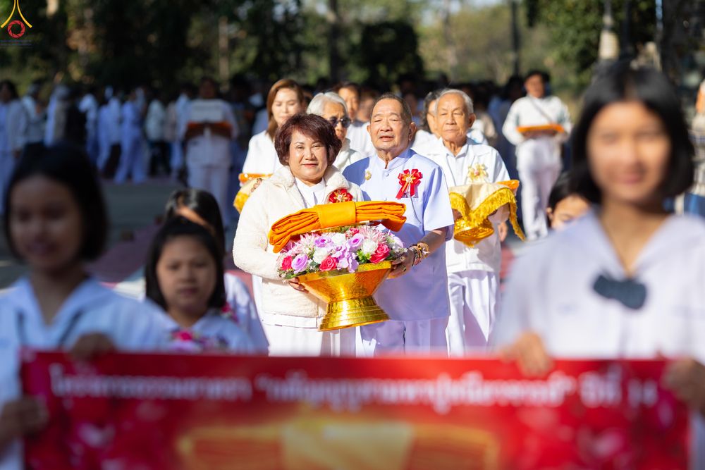 ภาพ No.293272:วันที่ 12 มกราคม พ.ศ. 2569 พิธีทอดผ้าป่าทำนุบำรุงศาสนสถาน ณ วัดพรสวรรค์ อ.สองพี่น้อง จ.สุพรรณบุรี ในโครงการธรรมยาตรา กตัญญูบูชา มหาปูชนียาจารย์ พระมงคลเทพมุนี(สด จนฺทสโร) พระผู้ปราบมาร อนุสรณ์สถาน 7 แห่ง ปีที่ 14