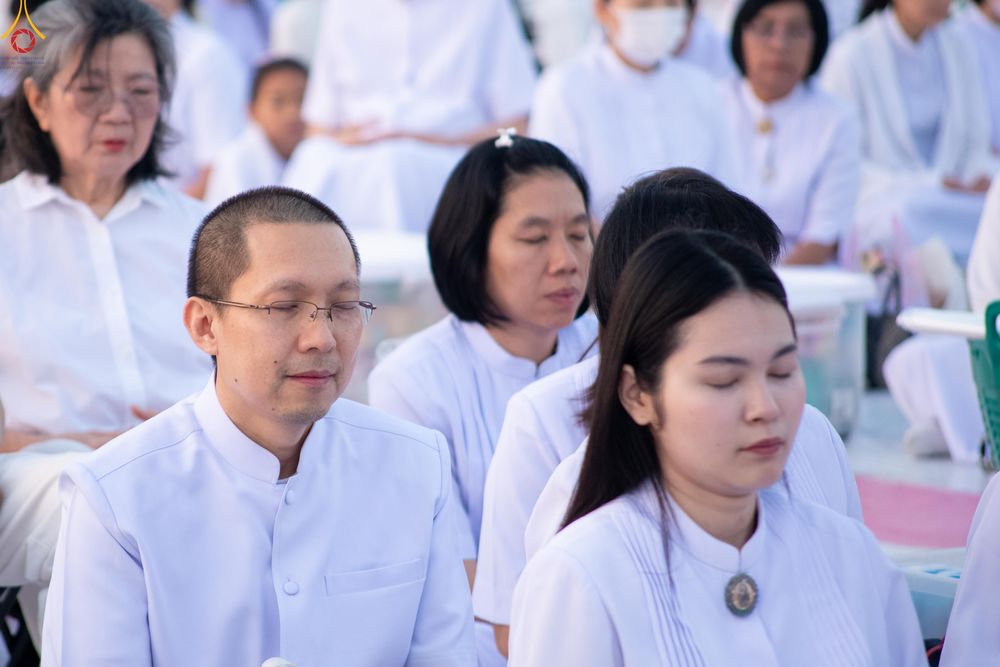 ภาพ No.279771:วันที่ 1 มกราคม พ.ศ.2569 พิธีตักบาตรในวันขึ้นปีใหม่ ณ ลานธรรม วัดพระธรรมกาย