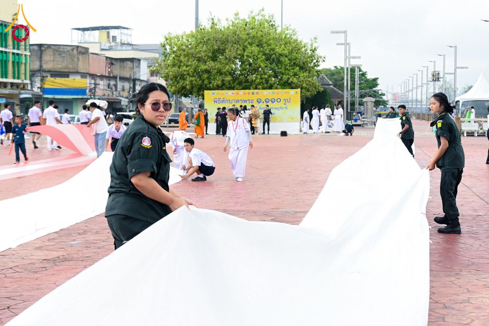 ภาพ No.284729:วันอาทิตย์ที่ 14 ธันวาคม พ.ศ.2568  พิธีทำบุญเมืองสุราษฎร์ธานี 110ปี และพิธีตักบาตรพระสงฆ์ 1,110 รูป  ณ บริเวณริมน้ำวัดกลาง (เก่า) ถนนบ้านดอน ตำบลตลาดใหม่ อำเภอเมือง จังหวัดสุราษฎร์ธานี