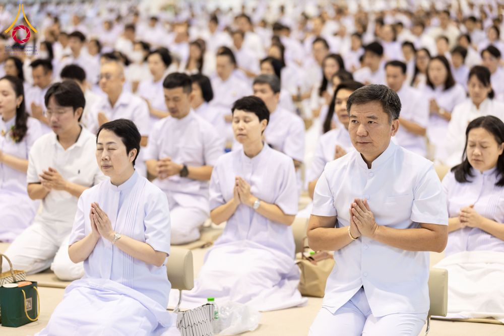 ภาพ No.287567:วันที่ 1 มกราคม พ.ศ. 2569 พิธีบูชาข้าวพระ ณ สภาธรรมกายสากล วัดพระธรรมกาย