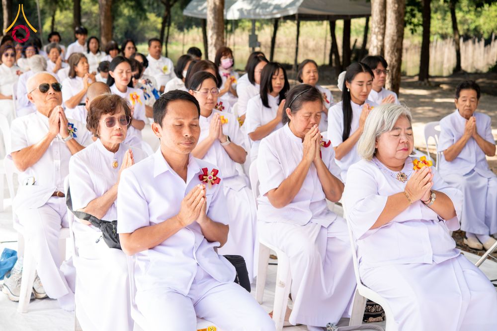 ภาพ No.285773:วันพุธที่ 10 ธันวาคม พ.ศ.2568  พิธีตอกเสาเข็มมงคลต้นสุดท้าย รองรับองค์พระเจดีย์เพื่อสร้างสันติภาพโลก ณ ศูนย์ปฏิบัติธรรมและศูนย์อบรมเยาวชน ชัยนาท