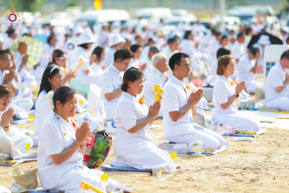 ภาพ No.327245:วันศุกร์ที่ 1 พฤษภาคม พ.ศ.2569 พิธีทอดผ้าป่า โปรยรัตนชาติ ตอกเสาเข็มมงคลต้นแรก สถาปนา “องค์พระเจดีย์เพื่อสร้างสันติภาพโลก” (แห่งแรกของภาคอีสาน) ณ ธุดงคสถานอำนาจเจริญ  อ.เมือง จ.อำนาจเจริญ