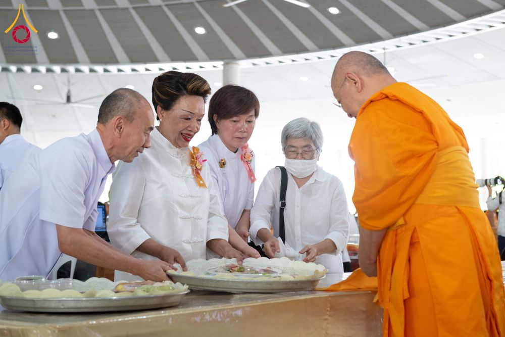 ภาพ No.310132:วันที่ 7 กุมภาพันธ์ พ.ศ. 2569 พิธีถวายภัตตาหารเมนูสวรรค์ เพื่อการบรรลุธรรม ณ หอฉันคุณยายอาจารย์ฯ วัดพระธรรมกาย