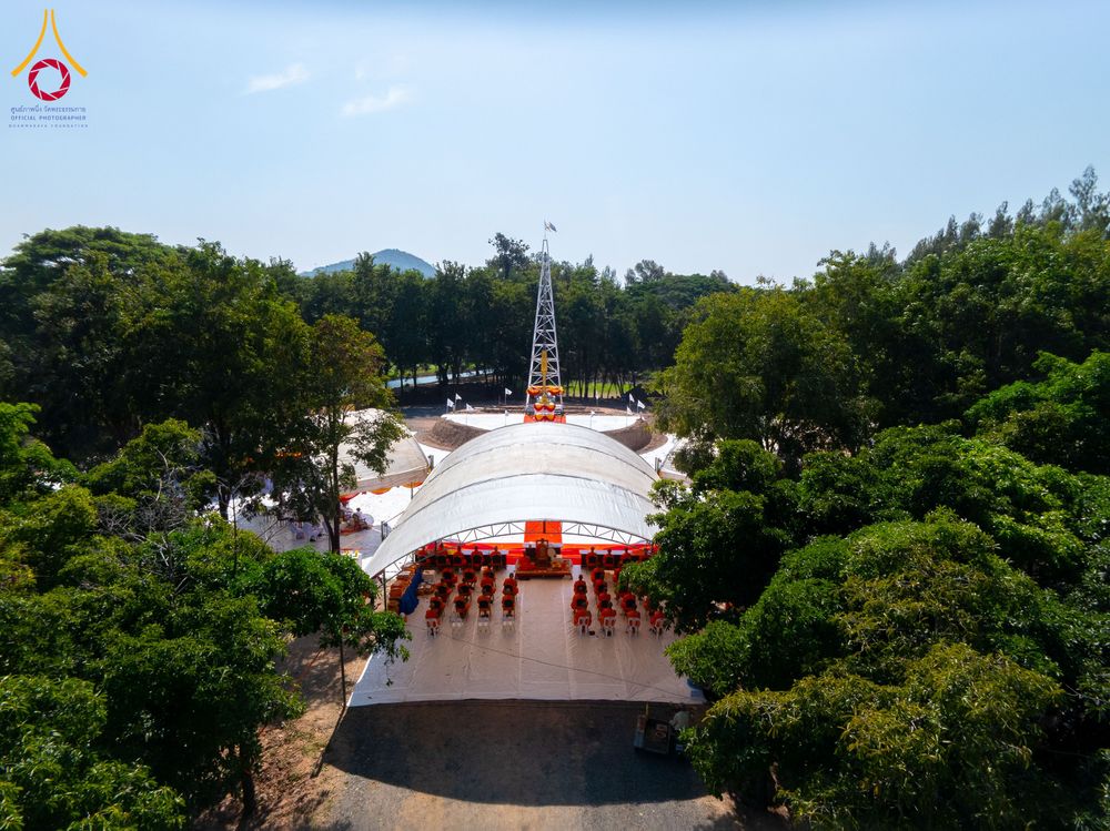 ภาพ No.285846:วันพุธที่ 10 ธันวาคม พ.ศ.2568  พิธีตอกเสาเข็มมงคลต้นสุดท้าย รองรับองค์พระเจดีย์เพื่อสร้างสันติภาพโลก ณ ศูนย์ปฏิบัติธรรมและศูนย์อบรมเยาวชน ชัยนาท