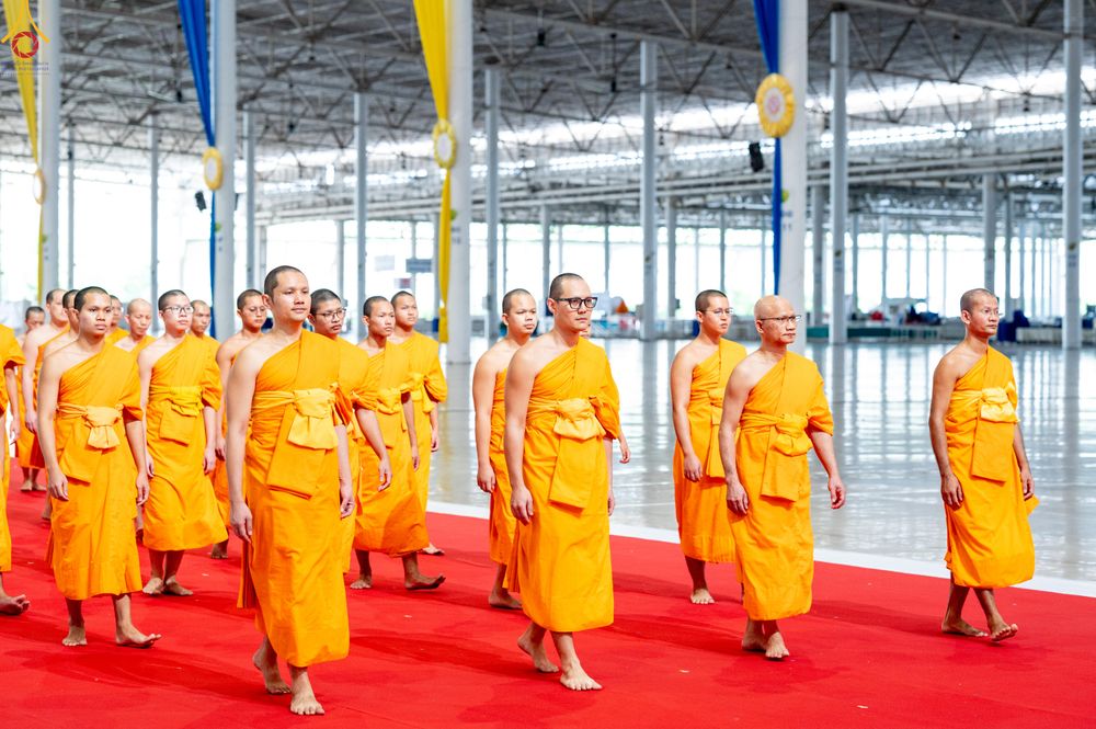ภาพ No.338953:วันอาทิตย์ที่ 12 กรกฎาคม พ.ศ.2569 พิธีมุทิตาผู้สอบได้เปรียญธรรม ประโยค 1-2 ถึง ป.ธ.9 และ บ.ศ.1-2 ถึง บ.ศ.6 สำนักศาสนศึกษาวัดพระธรรมกาย ประจำปี 2569, พิธีมอบตราตั้งแต่งตั้งอาจารย์ใหญ่ สำนักศาสนศึกษาวัดพระธรรมกาย