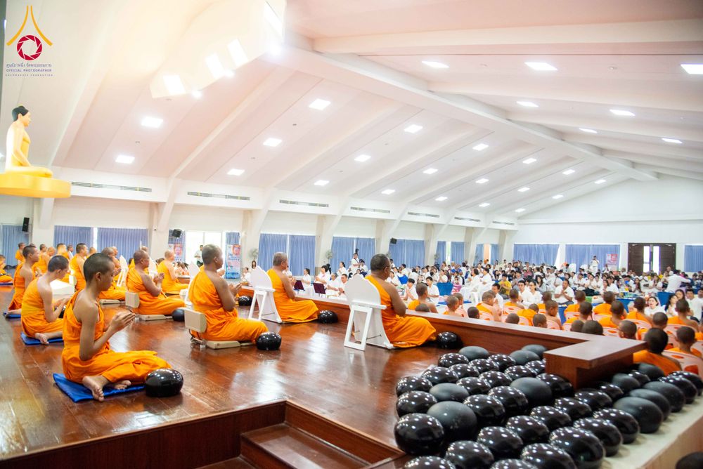 ภาพ No.321803:วันที่ 12 เมษายน พ.ศ.2569 ตักบาตรสงกรานต์ฉลองสามเณรใหม่  ณ ศูนย์ปฏิบัติธรรมระยอง(บ้านช่องลม)