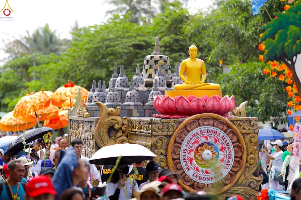 ภาพ No.331758:วันอาทิตย์ที่ 31 พฤษภาคม พ.ศ. 2569 การเดินขบวนพาเหรดงานเฉลิมฉลอง เทศกาลวิสาขบูชานานาชาติ ประเทศอินโดนีเซีย