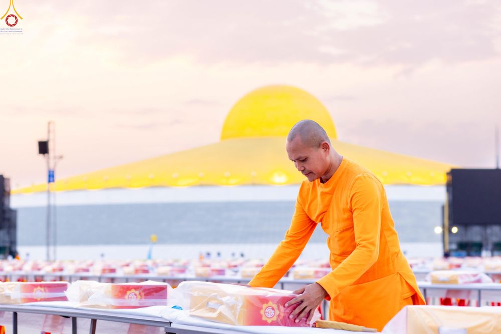 ภาพ No.322730:วันที่ 15-18 เมษายน พ.ศ.2569 การเเตรียมโต๊ะฉัน , เตรียมจุดพักค้าง , เรียงเก้าอี้ , เรียงกล่องไทยธรรม  เพื่องานถวายมหาสังฆทาน 40,000 กว่าวัดทั่วประเทศ วันคุ้มครองโลก 22 เมษายน พ.ศ.2569 วัดพระธรรมกาย