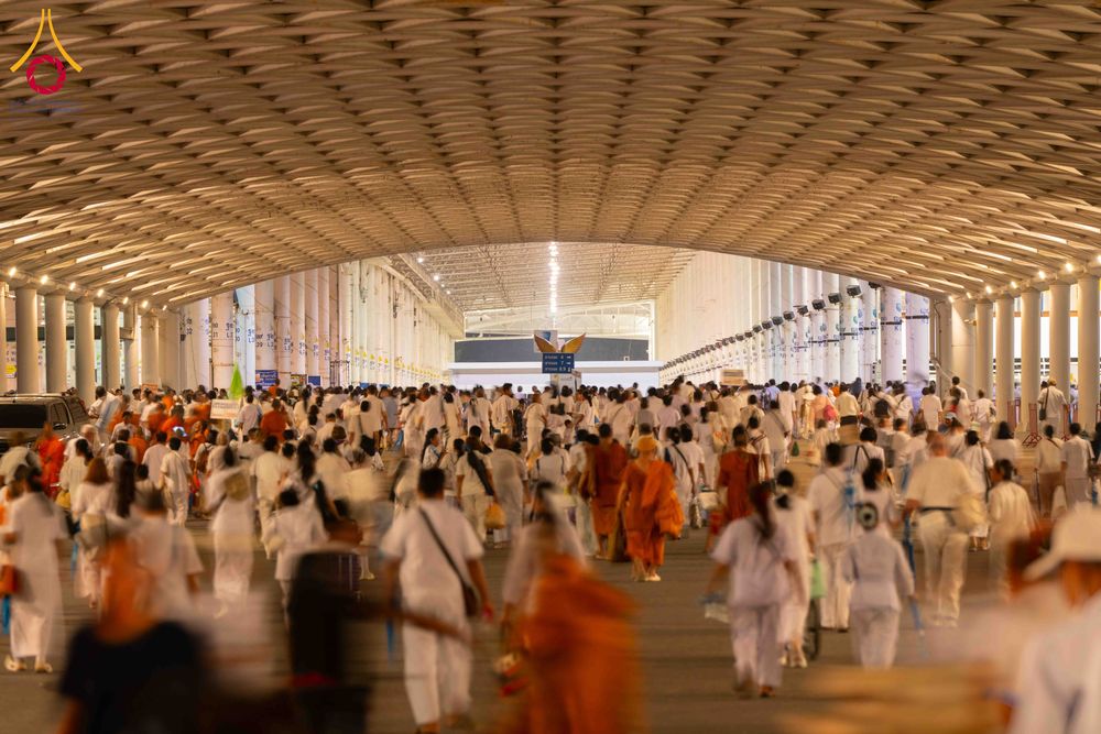 ภาพ No.324520:วันที่ 22 เมษายน พ.ศ.2569 (วันคุ้มครองโลก) บรรยากาศพระสังฆาธิการและสาธุชน การเดินทางกลับ งานถวายมหาสังฆทาน 40,000 กว่าวัดทั่วประเทศ วัดพระธรรมกาย