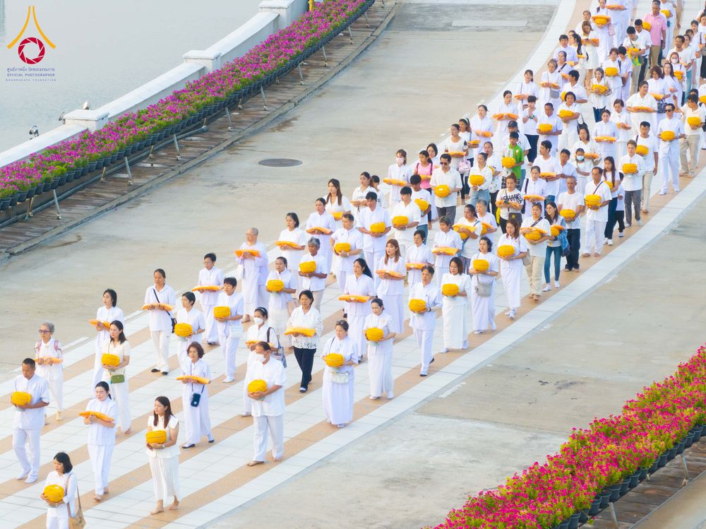 ภาพ No.319384:วันเสาร์ที่ 4 เมษายน พ.ศ.2569 พิธีขอขมา มอบผ้าไตร และถวายบาตรแด่นาคธรรมทายาท ในโครงการบรรพชาสามเณรฟื้นฟูพระพุทธศาสนาทั่วไทย โครงการหน่อแก้วเปรียญธรรม รุ่นที่ 14 โครงการสามเณรยุวธรรมทายาท รุ่นที่ 34 โครงการสามเณรมัชฌิมธรรมทายาท รุ่นที่ 30 ณ สภาธรรมกายสากล